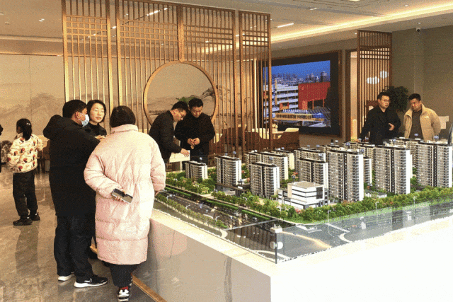173045ngb2zf414g8q2bza.gif